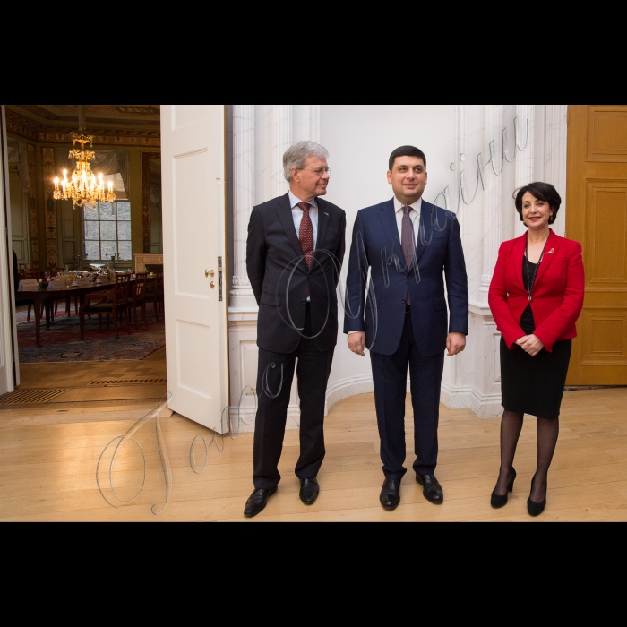 Візит Голови ВР України Володимира Гройсмана до Королівства Нідерланди.
Зустріч з Головою Нижньої палати Парламенту Королівства Нідерланди К.Аріб та Першим Віце-президентом Верхньої палати (Сенату) Парламенту Королівства Нідерланди Ф.Х.Фліерманом.
Зустріч з членами комітетів у закордонних справах Нижньої Палати та Верхньої палати (Сенату) Парламенту Королівства Нідерланди
