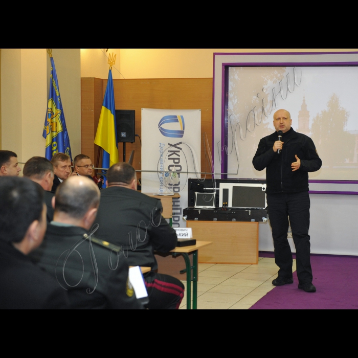 Секретар РНБО України Олександр Турчинов взяв участь у представленні нових проектів озброєння та безпілотних авіаційних комплексів, створених на базі інноваційно-виробничих можливостей Об’єднання «Київська політехніка» в системі оборонно-промислового комплексу України. 