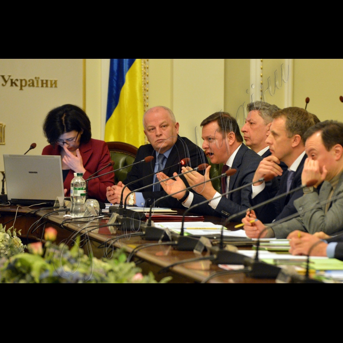 Погоджувальна рада Верховної Ради України.
Виступає Олег Ляшко