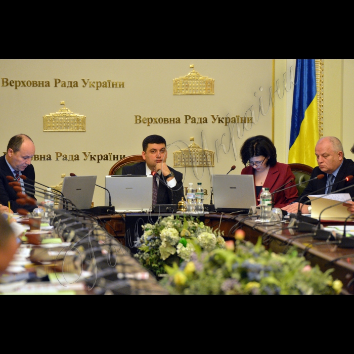 Погоджувальна рада Верховної Ради України.
Андрій Парубій - перший заст Голови ВР,Володимир Гройсман-Голова ВР, Оксана Сироїд – заст. Голови ВР, 