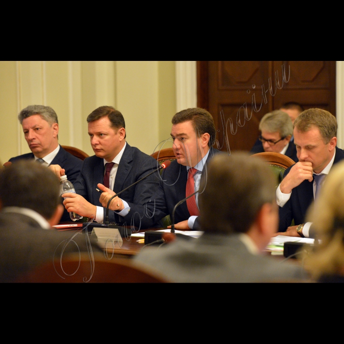 Погоджувальна рада Верховної Ради України.
Юрій Бойко-ОБ, Олег Ляшко-Радикальна Партія Олега Ляшка, Віктор Бондар-Відродження