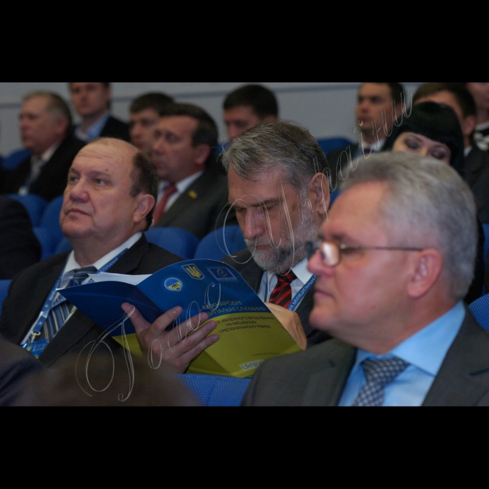 Президент України Віктор Янукович узяв участь у міжнародних муніципальних слуханнях «Розвиток належного врядування на місцевому та регіональному рівнях», які відбулися у столичному Українському домі.