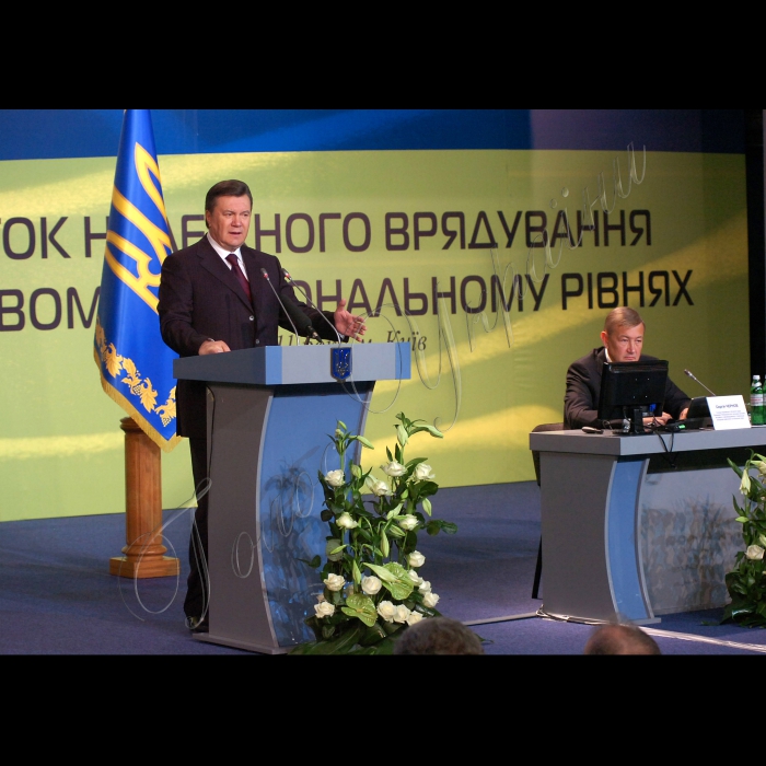 Президент України Віктор Янукович узяв участь у міжнародних муніципальних слуханнях «Розвиток належного врядування на місцевому та регіональному рівнях», які відбулися у столичному Українському домі.