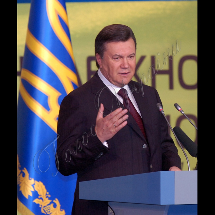 Президент України Віктор Янукович узяв участь у міжнародних муніципальних слуханнях «Розвиток належного врядування на місцевому та регіональному рівнях», які відбулися у столичному Українському домі.