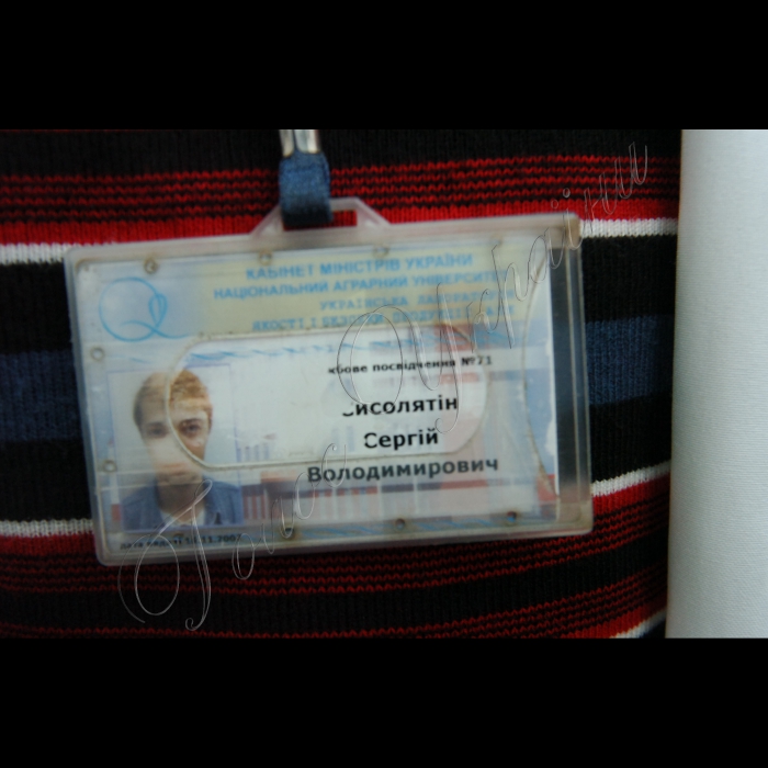 Прем’єр-міністр України Микола Азаров ознайомився з роботою Державної інспекції з питань захисту прав споживачів щодо перевірки якості продуктів у торговельній мережі, зокрема відвідав українську лабораторію якості і безпеки продукції АПК Національного університету біоресурсів і природокористування України.
Сектор моніторингу якості та безпеки продуктів АПК.