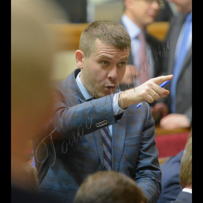 Пленарне засідання Верховної Ради України.
Іван Крулько Б