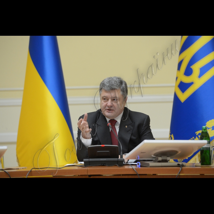 10 вересня 2014. Відбулося засідання Кабінету Міністрів України. У ньому взяли участь Президент України Петро Порошенко, Голова Верховної Ради України Олександр Турчинов, голови обласних державних адміністрацій та міста Києва.