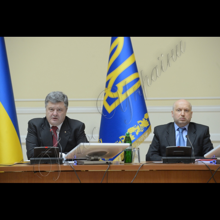 10 вересня 2014. Відбулося засідання Кабінету Міністрів України. У ньому взяли участь Президент України Петро Порошенко, Голова Верховної Ради України Олександр Турчинов, голови обласних державних адміністрацій та міста Києва.