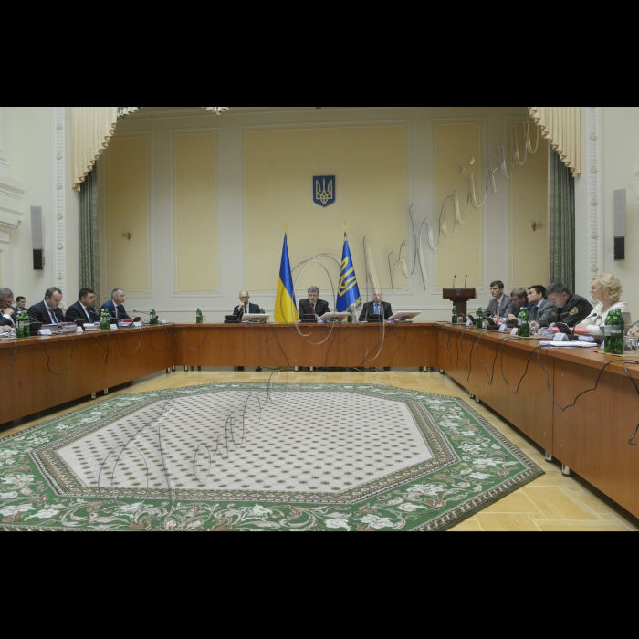 10 вересня 2014. Відбулося засідання Кабінету Міністрів України. У ньому взяли участь Президент України Петро Порошенко, Голова Верховної Ради України Олександр Турчинов, голови обласних державних адміністрацій та міста Києва.