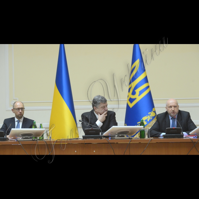 10 вересня 2014. Відбулося засідання Кабінету Міністрів України. У ньому взяли участь Президент України Петро Порошенко, Голова Верховної Ради України Олександр Турчинов, голови обласних державних адміністрацій та міста Києва.