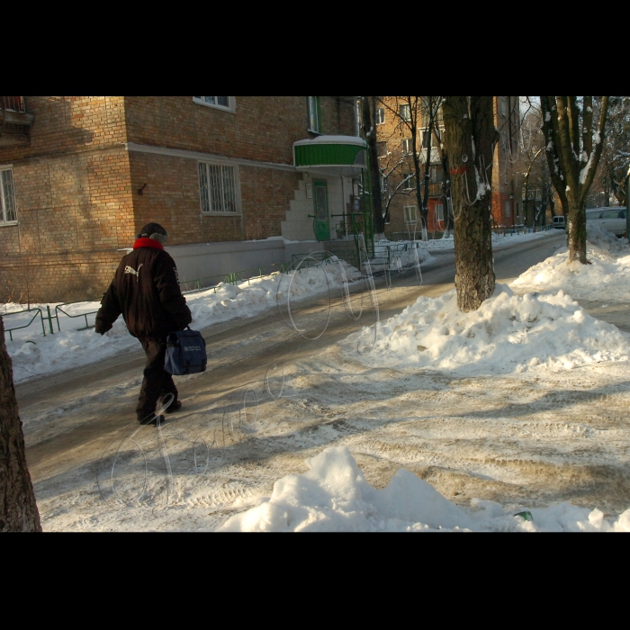 Київ, вул.. Гарматна,  зима, ожеледь, складні погодні умови.