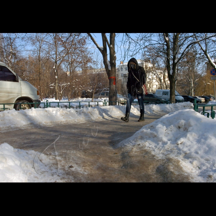 Київ, вул.. Гарматна,  зима, ожеледь, складні погодні умови.