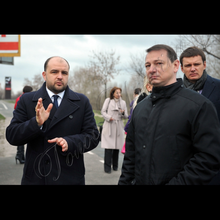 У Києві  відбувся захід «Столичне інспектування», під час якого представники міської влади на громадському транспорті проїхали вулицями міста. Депутати Київради разом з представниками КМДА та патрульною поліцією Києва  проінспектували дорожній рух у столиці. 
(зліва)Олександр Козловський, директор департаменту транспортної інфраструктури КМДА, Андрій Странніков, голова постійної комісії Київради з питань бюджету та соціально-економічного розвитку, Олексій Окопний, голова постійної комісії Київради з питань транспорту, зв’язку та реклами;