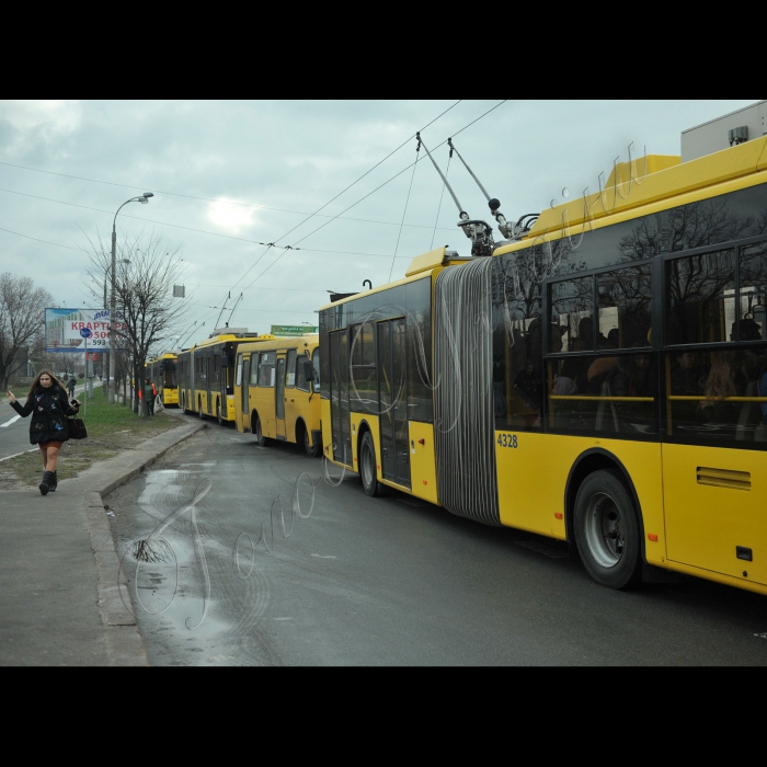У Києві  відбувся захід «Столичне інспектування», під час якого представники міської влади на громадському транспорті проїхали вулицями міста. Депутати Київради разом з представниками КМДА та патрульною поліцією Києва  проінспектували дорожній рух у столиці. 