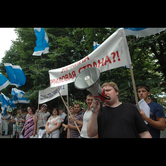 Пікетування активістами ФПУ Генеральної прокуратури України у зв’язку з порушенням представниками Генпрокуратури законодавства про профспілки та  втручанням у внутрішню статутну діяльність Федерації профспілок України.