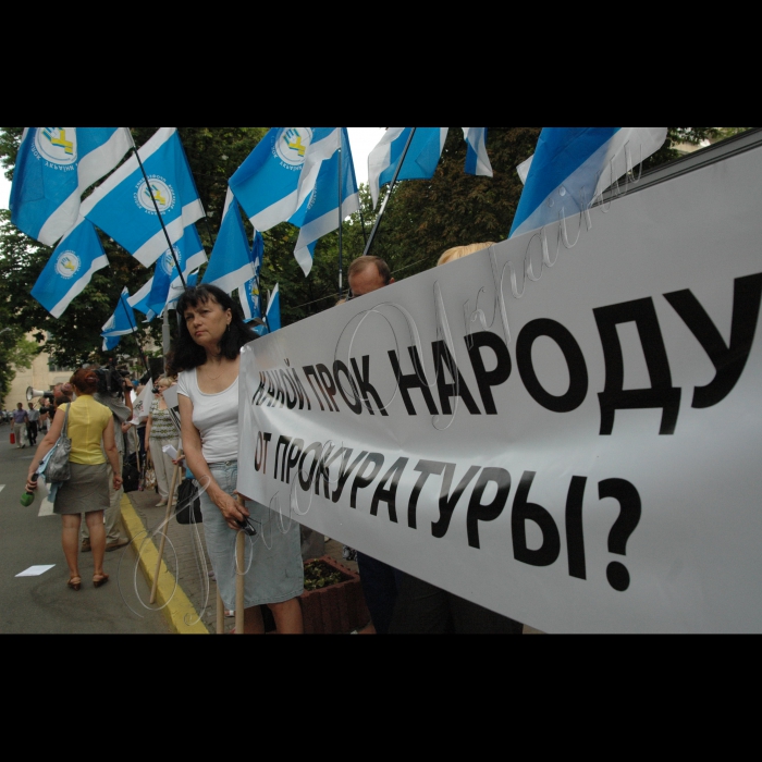 Пікетування активістами ФПУ Генеральної прокуратури України у зв’язку з порушенням представниками Генпрокуратури законодавства про профспілки та  втручанням у внутрішню статутну діяльність Федерації профспілок України.