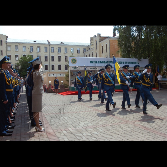 У Державній митній службі України відбулося святкування 20-ї річниці Митної служби України.  В рамках урочистостей було проведено вручення дипломів кращим випускникам Академії митної служби України, нагородження кращих працівників Служби відомчими нагородами, урочисте відкриття Моніторингового центру Держмитслужби та презентація нового форменого одягу митників.