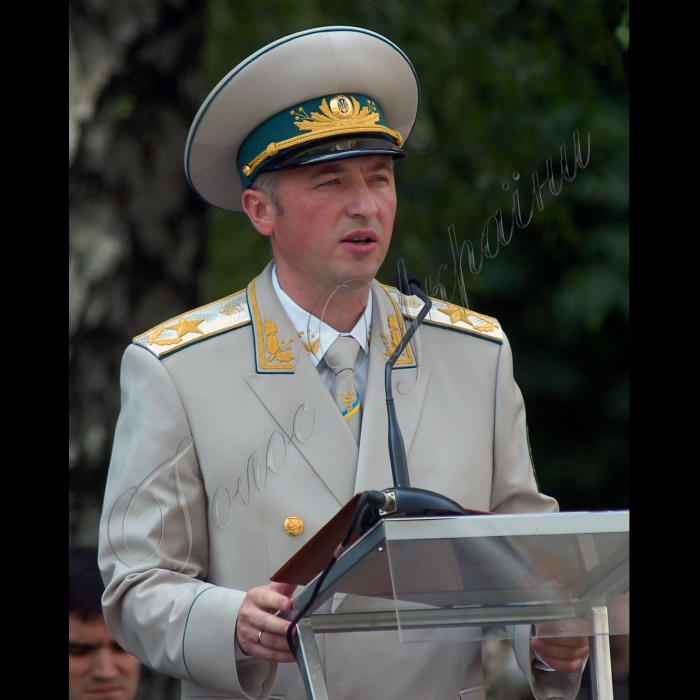 У Державній митній службі України відбулося святкування 20-ї річниці Митної служби України.  В рамках урочистостей було проведено вручення дипломів кращим випускникам Академії митної служби України, нагородження кращих працівників Служби відомчими нагородами, урочисте відкриття Моніторингового центру Держмитслужби та презентація нового форменого одягу митників.