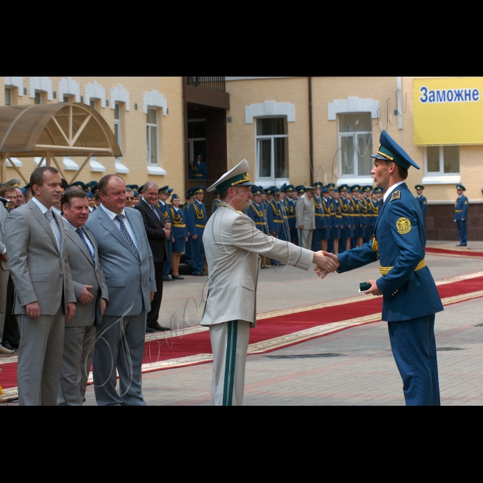 У Державній митній службі України відбулося святкування 20-ї річниці Митної служби України.  В рамках урочистостей було проведено вручення дипломів кращим випускникам Академії митної служби України, нагородження кращих працівників Служби відомчими нагородами, урочисте відкриття Моніторингового центру Держмитслужби та презентація нового форменого одягу митників.