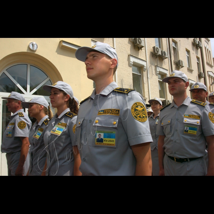 У Державній митній службі України відбулося святкування 20-ї річниці Митної служби України.  В рамках урочистостей було проведено вручення дипломів кращим випускникам Академії митної служби України, нагородження кращих працівників Служби відомчими нагородами, урочисте відкриття Моніторингового центру Держмитслужби та презентація нового форменого одягу митників.