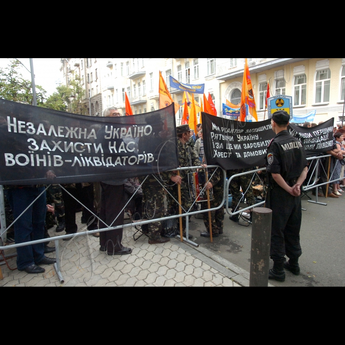 Всеукраїнська акція - пікетування адміністрації Президента України під гаслом