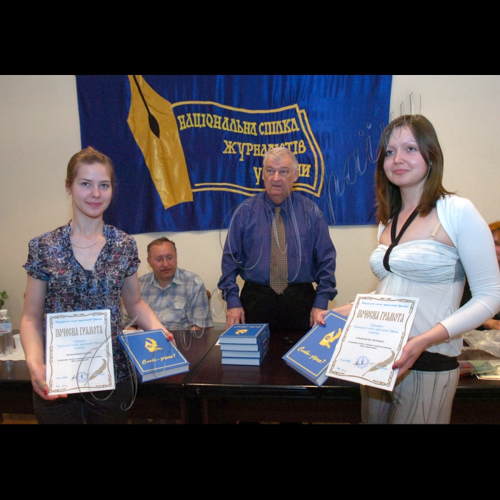 Донецька область.
Нагородження юніорів-переселенців у відкритому конкурсі соціальної реклами “Усе в твоїх руках”.