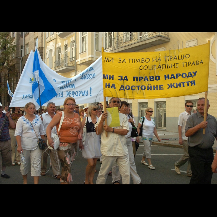 Пікетування адміністрації Президента України на підтримку звернення Федерації профспілок України до Президента України В.Януковича щодо застосування ним права вето до прийнятого Верховною Радою України Закону України «Про заходи щодо законодавчого забезпечення реформування пенсійної системи».