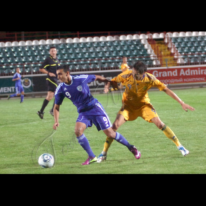 Україна – Ізраїль 2-0
У Києві відбулися півфінальні матчі ІХ Кубка Валерія Лобановського. За традицією минулих років у турнірі візьмуть участь молодіжні футбольні збірні.
Учасниками ІХ Кубка Лобановського є молодіжні збірні України, Ізраїлю, Узбекистану й Сербії.
