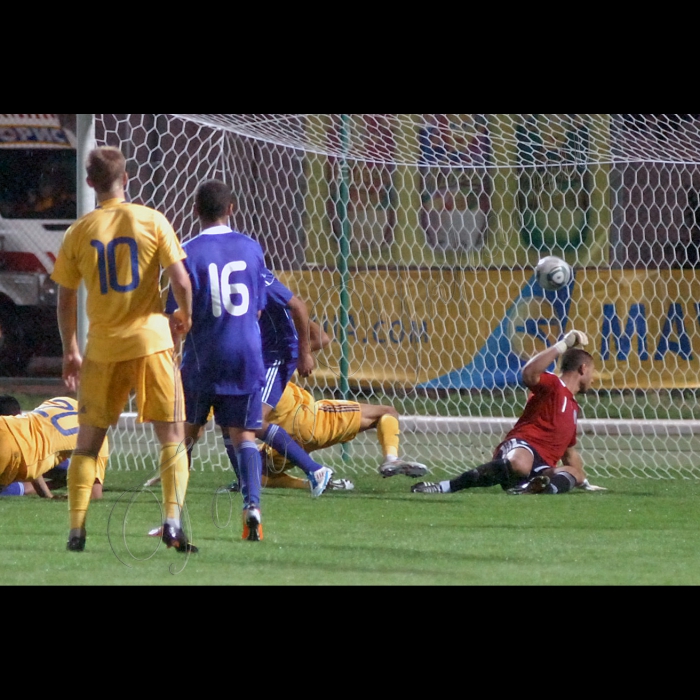 Україна – Ізраїль 2-0
У Києві відбулися півфінальні матчі ІХ Кубка Валерія Лобановського. За традицією минулих років у турнірі візьмуть участь молодіжні футбольні збірні.
Учасниками ІХ Кубка Лобановського є молодіжні збірні України, Ізраїлю, Узбекистану й Сербії.
