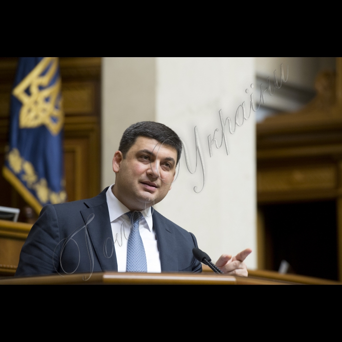 Пленарне засідання Верховної Ради України. 
Верховна Рада України ухвалила постанову, якою задовольнила заяву Арсенія Яценюка про звільнення з посади Прем'єр-міністра України, а також призначила новим Главою уряду Володимира Гройсмана. Відповідне рішення підтримали 257 народних депутатів.
Прем'єр-міністр України Володимир Гройсман