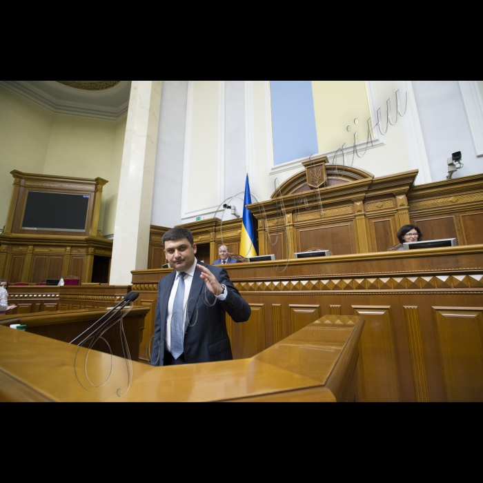 Пленарне засідання Верховної Ради України. 
Верховна Рада України ухвалила постанову, якою задовольнила заяву Арсенія Яценюка про звільнення з посади Прем'єр-міністра України, а також призначила новим Главою уряду Володимира Гройсмана. Відповідне рішення підтримали 257 народних депутатів.
Прем'єр-міністр України Володимир Гройсман