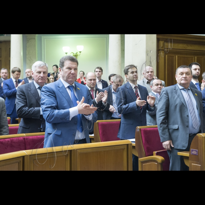Пленарне засідання Верховної Ради України. 
Верховна Рада України ухвалила постанову, якою задовольнила заяву Арсенія Яценюка про звільнення з посади Прем'єр-міністра України, а також призначила новим Главою уряду Володимира Гройсмана. Відповідне рішення підтримали 257 народних депутатів.
Куніцин
