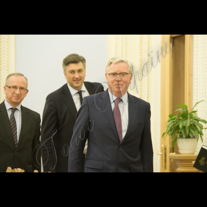 Прем'єр-міністр України Володимир Гройсман і Голова Верховної Ради України Андрій Парубій зустрілися з Головою Місії Європейського Парламенту з оцінки потреб Верховної Ради України Петом Коксом та координатором програми Європейського Парламенту з парламентської підтримки і розвитку спроможностей Верховної Ради, Головою делегації Європейського Парламенту у Парламентському комітеті асоціації Україна-ЄС Андрєєм Пленковичем. У зустрічі брав участь Посол ЄС в Україні Ян Томбінський 