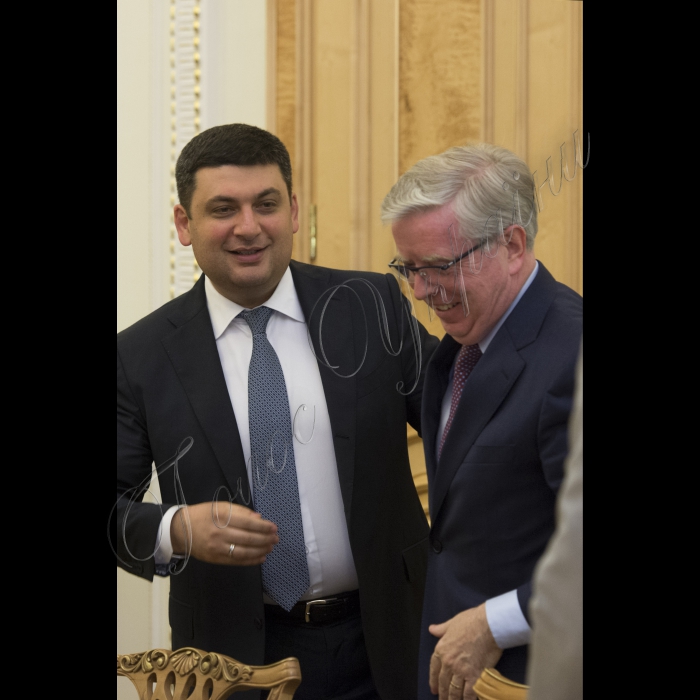 Прем'єр-міністр України Володимир Гройсман і Голова Верховної Ради України Андрій Парубій зустрілися з Головою Місії Європейського Парламенту з оцінки потреб Верховної Ради України Петом Коксом та координатором програми Європейського Парламенту з парламентської підтримки і розвитку спроможностей Верховної Ради, Головою делегації Європейського Парламенту у Парламентському комітеті асоціації Україна-ЄС Андрєєм Пленковичем. У зустрічі брав участь Посол ЄС в Україні Ян Томбінський 