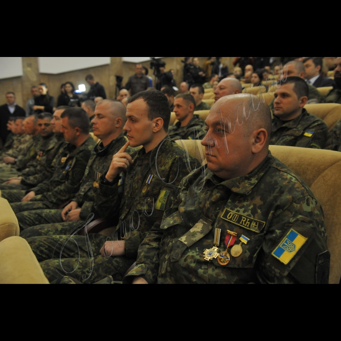 Голова Верховної Ради України Андрій Парубій, президент України Петро Порошенко взяли участь в урочистостях з нагоди 2-ї річниці з дня створення батальйонів патрульної служби МВС особливого призначення.