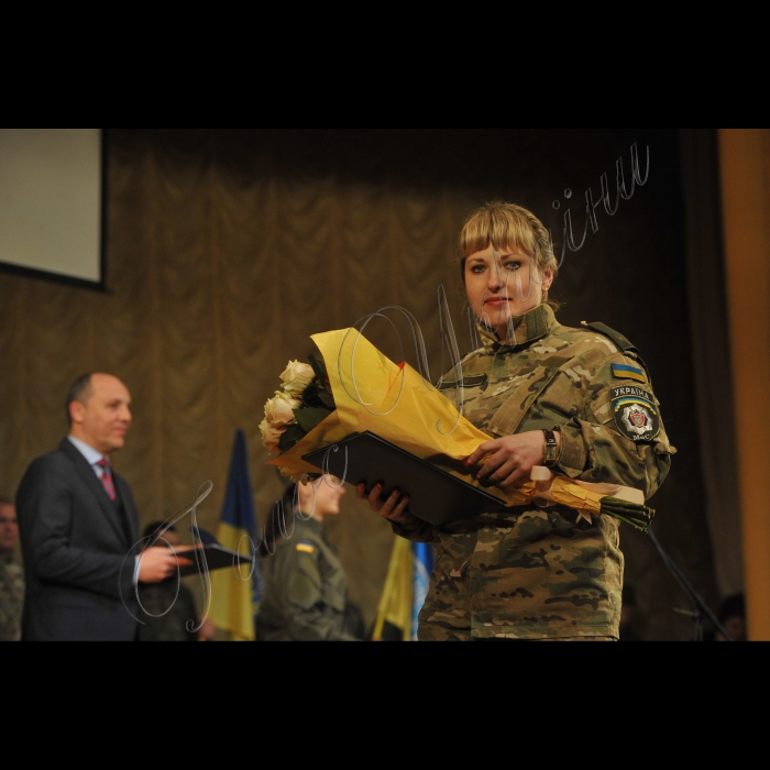 Голова Верховної Ради України Андрій Парубій, президент України Петро Порошенко взяли участь в урочистостях з нагоди 2-ї річниці з дня створення батальйонів патрульної служби МВС особливого призначення.
Грамотою ВР нагороджено підполковника поліції Віоріку Шітікову