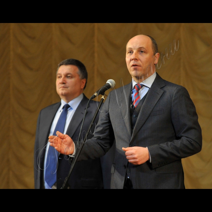 Голова Верховної Ради України Андрій Парубій, президент України Петро Порошенко взяли участь в урочистостях з нагоди 2-ї річниці з дня створення батальйонів патрульної служби МВС особливого призначення.
Арсен Аваков та Голова Верховної Ради України Андрій Парубій