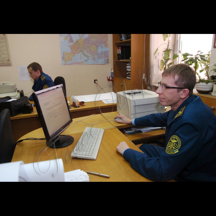 У Державній митній службі України відбулося внутрішнє комп’ютерне тестування всіх без виключення 18 тисяч посадових осіб, мета якого – перевірити рівень знань за всіма напрямами митної справи.