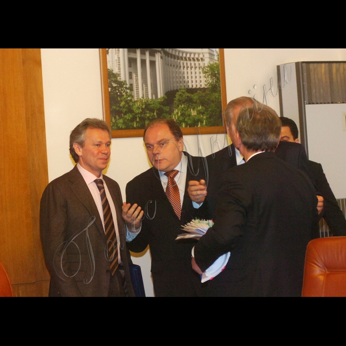 Ринок нафтопродуктів буде стабілізовано шляхом збільшення переробки нафти до 14 мільйонів тонн поточного року. Про це заявив Прем'єр-міністр України Микола Азаров під час засідання Кабінету Міністрів України.