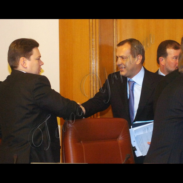 Ринок нафтопродуктів буде стабілізовано шляхом збільшення переробки нафти до 14 мільйонів тонн поточного року. Про це заявив Прем'єр-міністр України Микола Азаров під час засідання Кабінету Міністрів України.