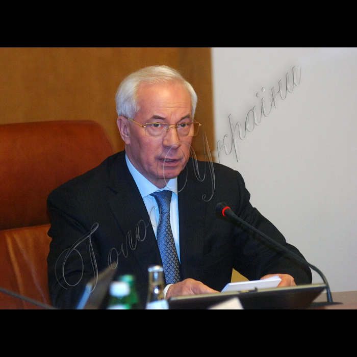 Ринок нафтопродуктів буде стабілізовано шляхом збільшення переробки нафти до 14 мільйонів тонн поточного року. Про це заявив Прем'єр-міністр України Микола Азаров під час засідання Кабінету Міністрів України.