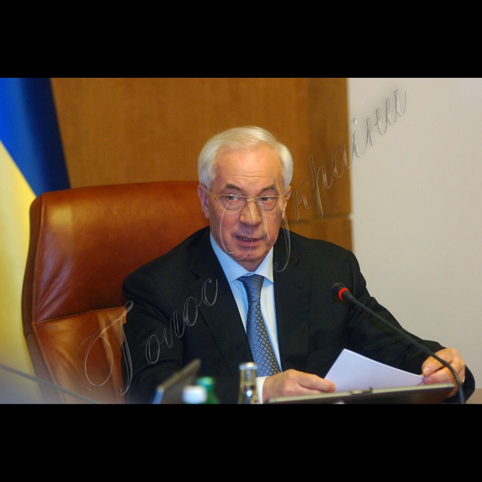 Ринок нафтопродуктів буде стабілізовано шляхом збільшення переробки нафти до 14 мільйонів тонн поточного року. Про це заявив Прем'єр-міністр України Микола Азаров під час засідання Кабінету Міністрів України.