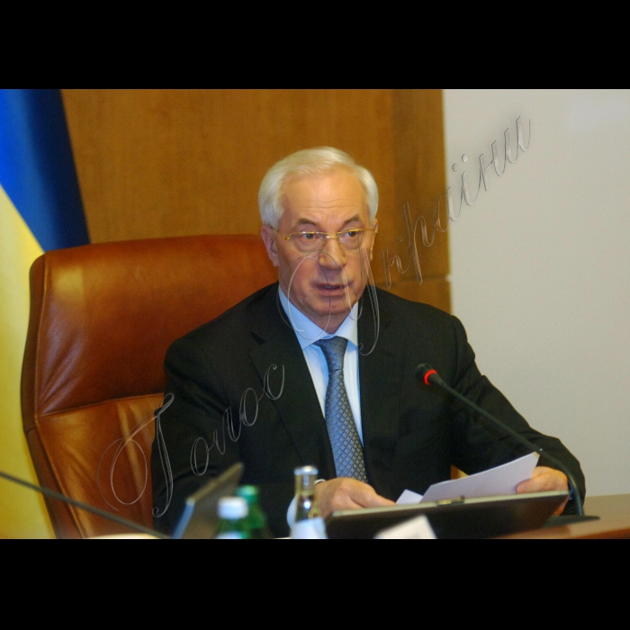 Ринок нафтопродуктів буде стабілізовано шляхом збільшення переробки нафти до 14 мільйонів тонн поточного року. Про це заявив Прем'єр-міністр України Микола Азаров під час засідання Кабінету Міністрів України.