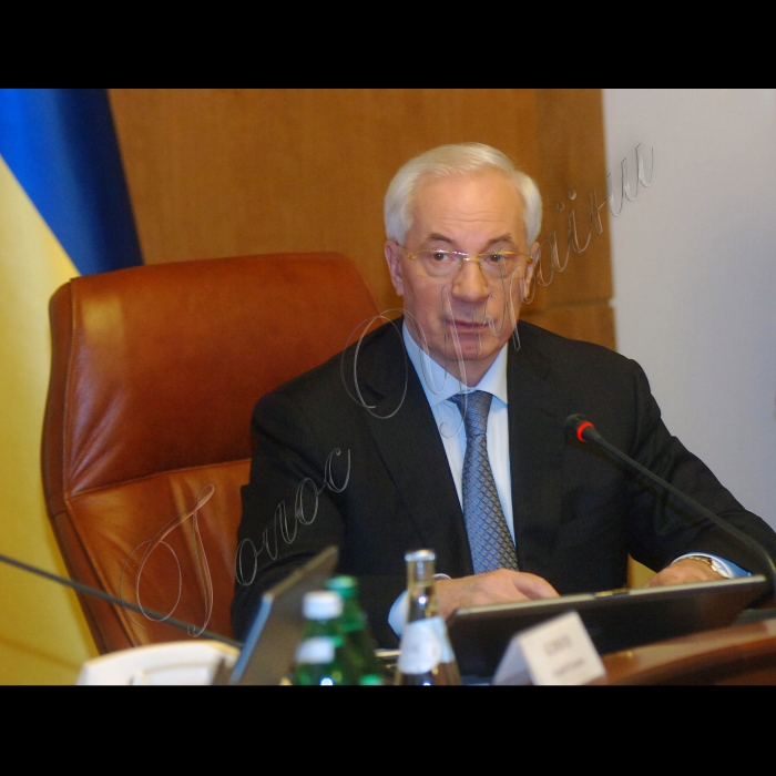 Ринок нафтопродуктів буде стабілізовано шляхом збільшення переробки нафти до 14 мільйонів тонн поточного року. Про це заявив Прем'єр-міністр України Микола Азаров під час засідання Кабінету Міністрів України.