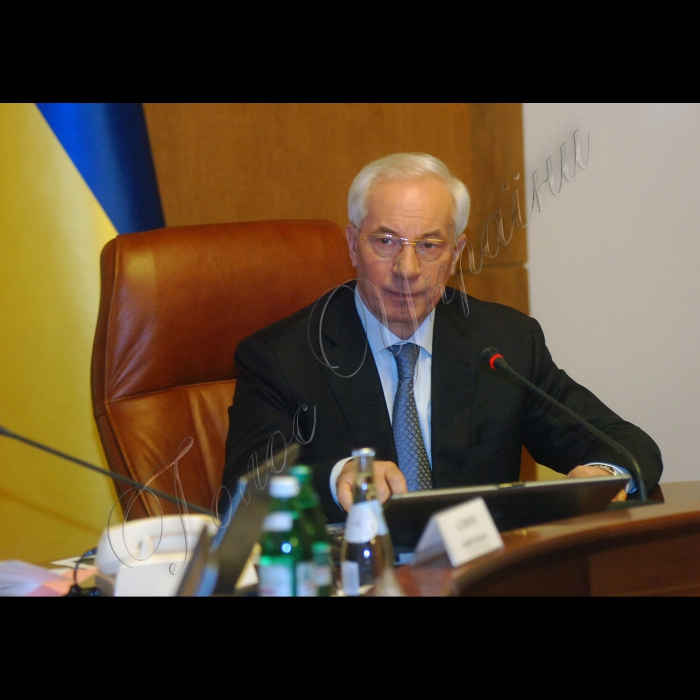 Ринок нафтопродуктів буде стабілізовано шляхом збільшення переробки нафти до 14 мільйонів тонн поточного року. Про це заявив Прем'єр-міністр України Микола Азаров під час засідання Кабінету Міністрів України.