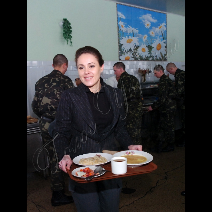Біла Церква.
Голова Комітету Верховної Ради України з питань промислової і регуляторної політики та підприємництва Наталія Королевська відвідала 72-у окрему гвардійську Красноградсько-Київську ордена Червоного Прапора механізовану бригаду з нагоди Дня захисника Вітчизни.