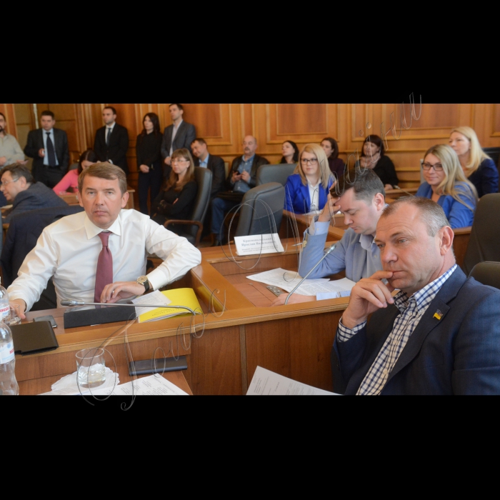 Засідання Комітету з питань аграрної політики та земельних відносин, на якому зокрема розглядався проект Закону України «Про внесення змін до деяких законодавчих актів України щодо розвитку земельних орендних відносин та підвищення ефективності використання сільськогосподарських угідь державної та комунальної власності».
Члени комітету Олег Кулініч та Ігор Бриченко