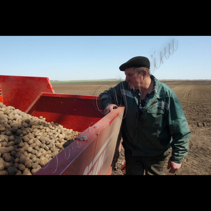 Львівська область.
Кам’янсько-Бузький район. Посівна цукрового буряка і картоплі.
ТЗОВ «АгроЛВ лімітед».
Кам’янсько-Бузький район.
ТЗОВ «Трембіта інцест» цех переробки худоби..