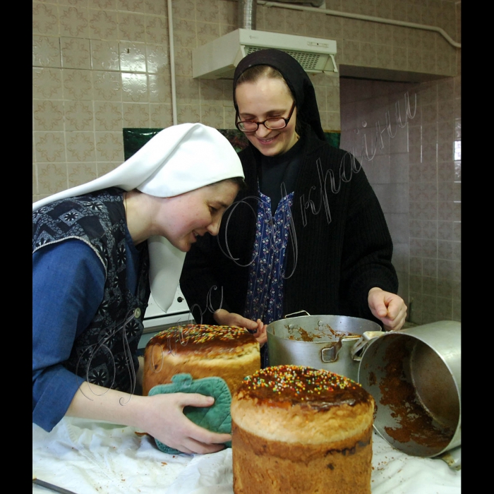 Львів
Монастир Святого Іосіфа.
Монашки готуються до Великодня.