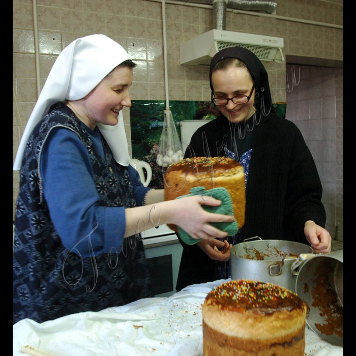 Львів
Монастир Святого Іосіфа.
Монашки готуються до Великодня.